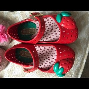 Mini Melissa size 5 VGUC for small scuffs